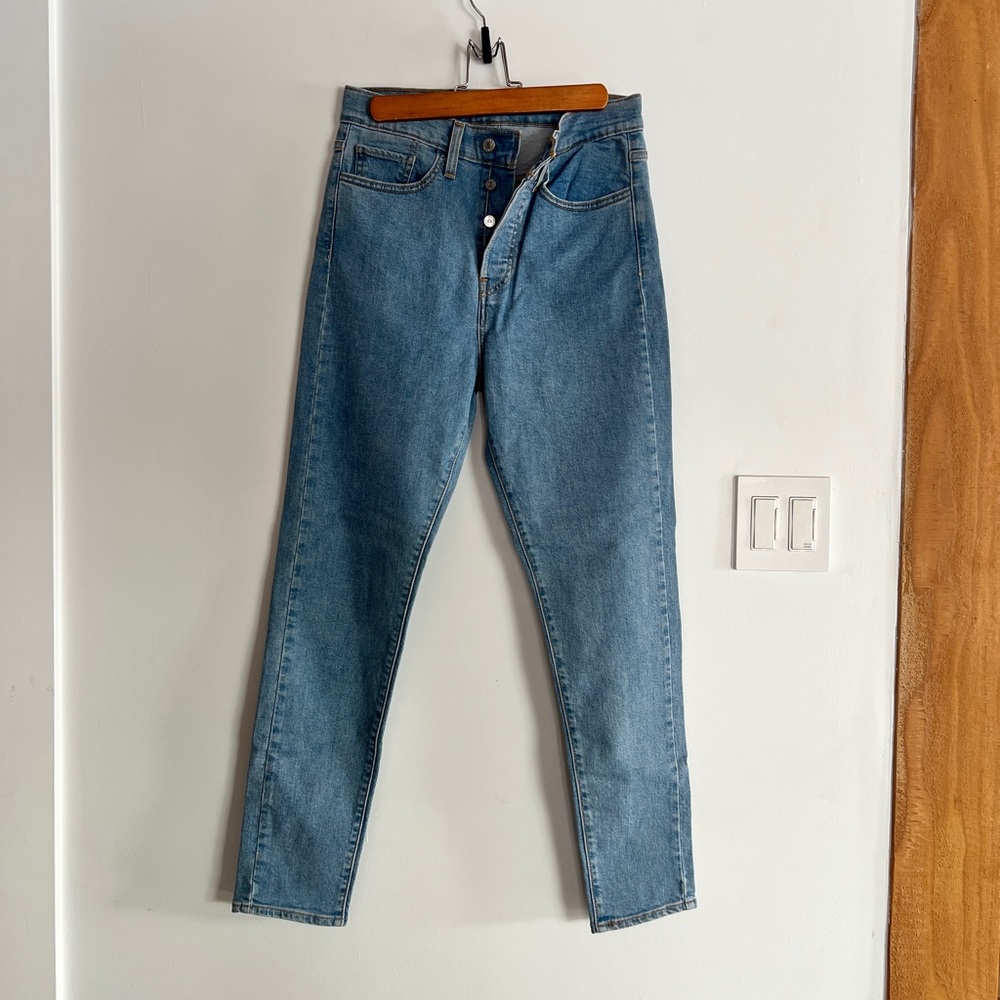 NEW LEVIS Straight Leg High Rise Levi’s Medium Blue Wash Size 28-29